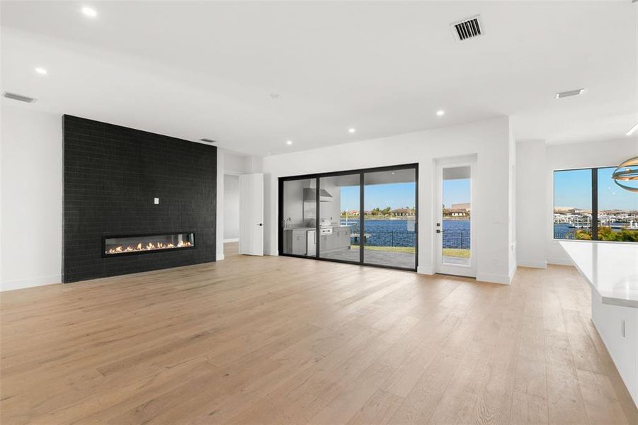 Spacious, unfurnished interior of a new home in , Palmetto (Image 32).