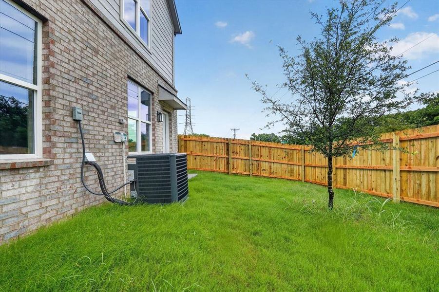 Exterior details and patio area of a home in , Grand Prairie (Image 3).