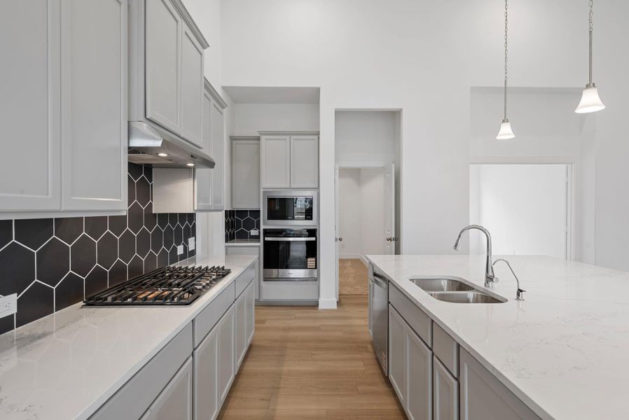 Furnished interior view inside a new home in Valencia 60', Manvel (Image 9).