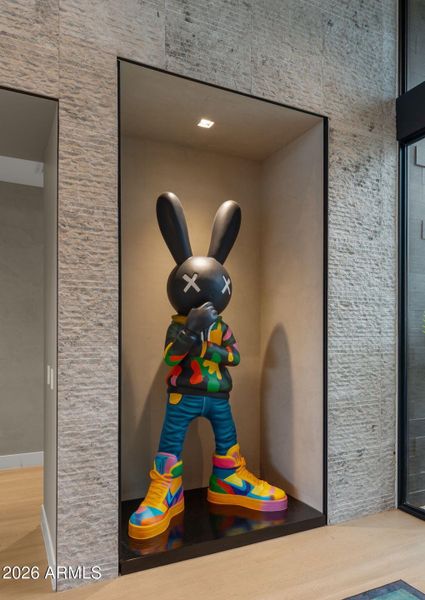 12-web-or-mls-Foyer Art Niche