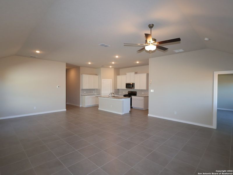 Spacious, unfurnished interior of a new home in Winding Brook, San Antonio (Image 19).