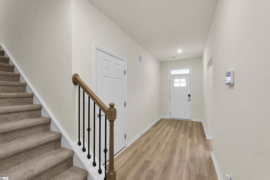 Spacious, unfurnished interior of a new home in Sedona, Greenville (Image 23).