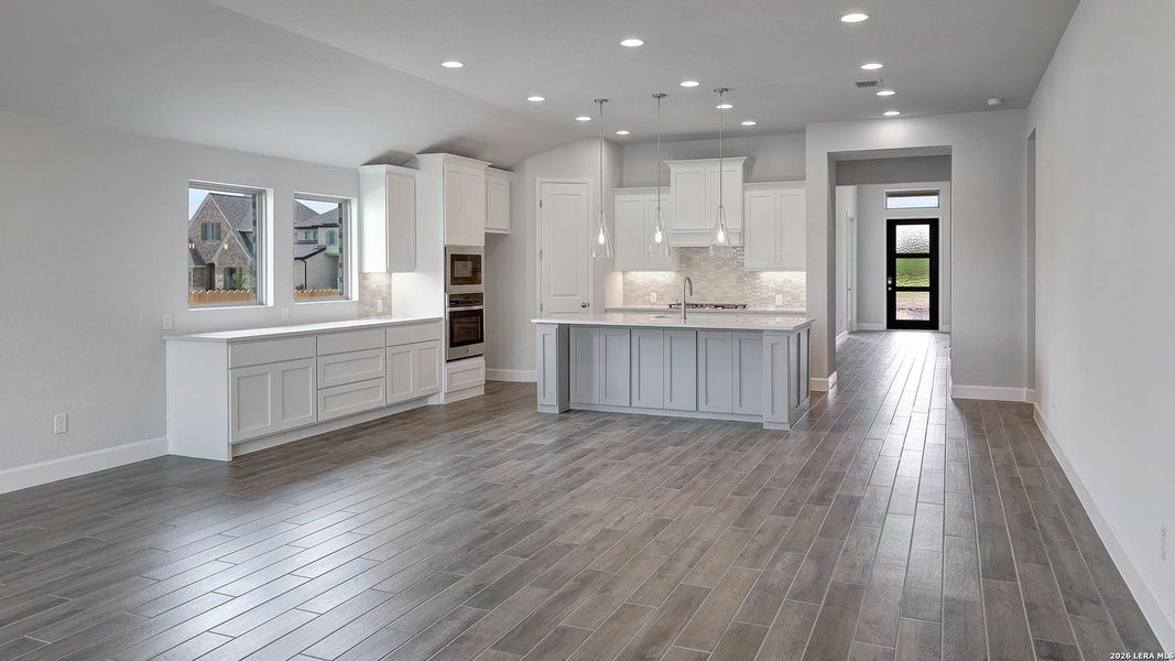 Spacious, unfurnished interior of a new home in Haby Hill, San Antonio (Image 16).