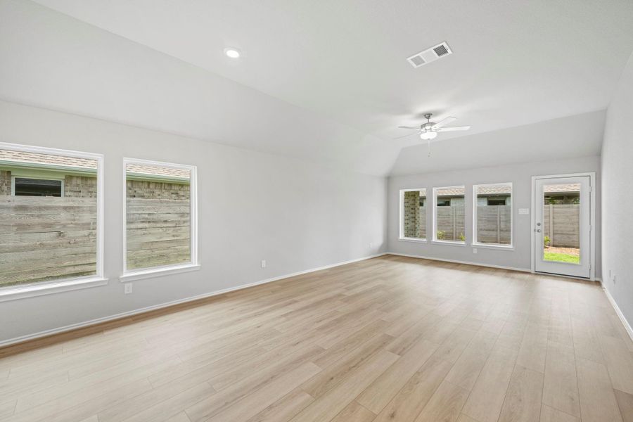 Spacious, unfurnished interior of a new home in Two Step Farm, Montgomery (Image 17).