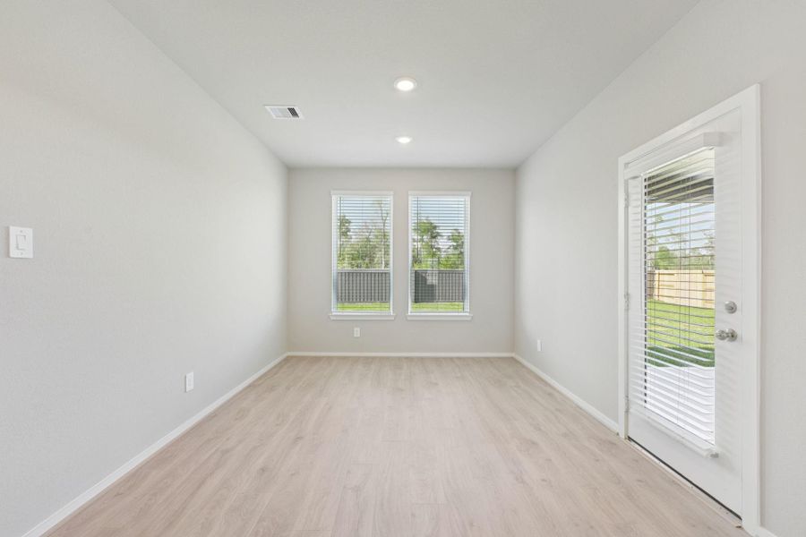 Spacious, unfurnished interior of a new home in Riviera Pines - Classic Series, Huffman (Image 38).