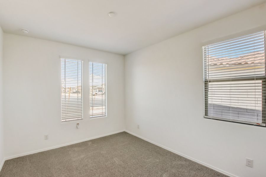 Representative unfurnished interior of a home built from the Larkspur by DRB Homes in The Villas at Mystic, Peoria (Image 11).
