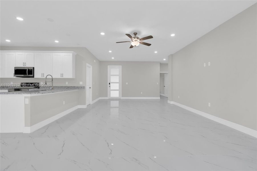 Spacious, unfurnished interior of a new home in , Lehigh Acres (Image 13).