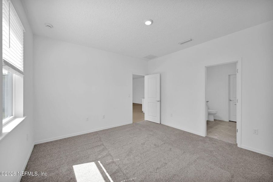 Spacious, unfurnished interior of a new home in Hyland Trail, Green Cove Springs (Image 30).