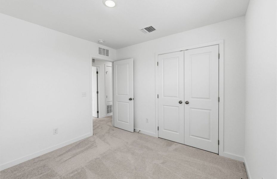 Spacious, unfurnished interior of a new home in Vantage, San Marcos (Image 23).