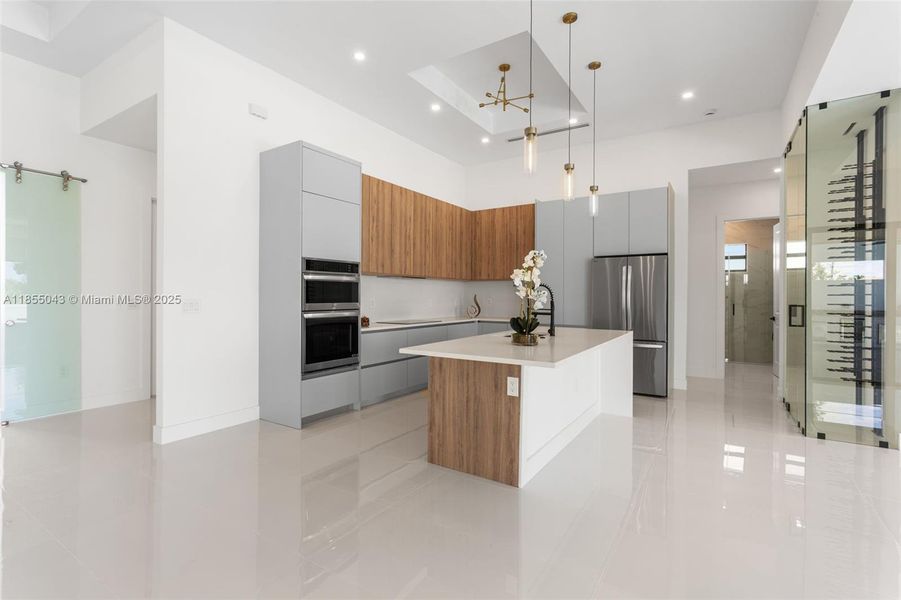 CHEF-INSPIRED KITCHEN equipped with STAINLESS STEEL APPLIANCES