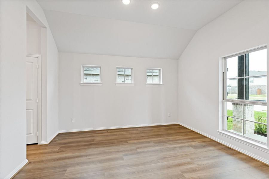 Spacious, unfurnished interior of a new home in Sunterra, Katy (Image 17). Spacious, unfurnished interior of a new home in Sunterra, Katy (Image 17).