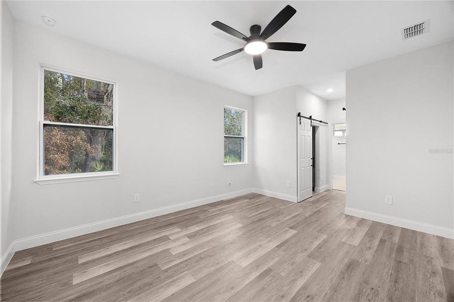 Spacious, unfurnished interior of a new home in , Port Charlotte (Image 17).