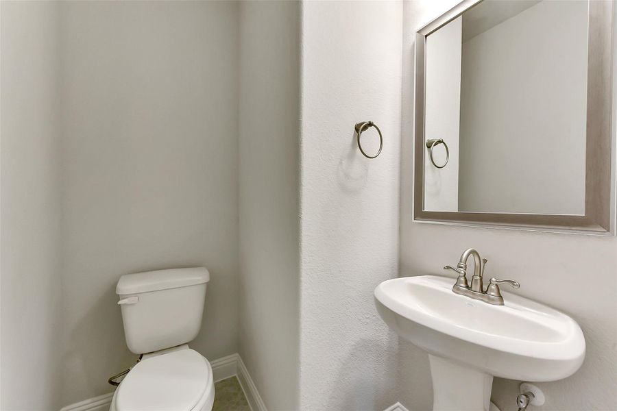 Furnished interior view inside a new home in Evergreen 50', Conroe (Image 12).