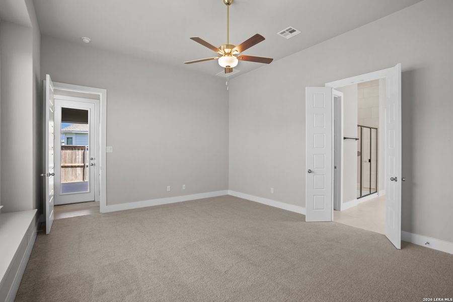 Spacious, unfurnished interior of a new home in Mayfair, New Braunfels (Image 35).