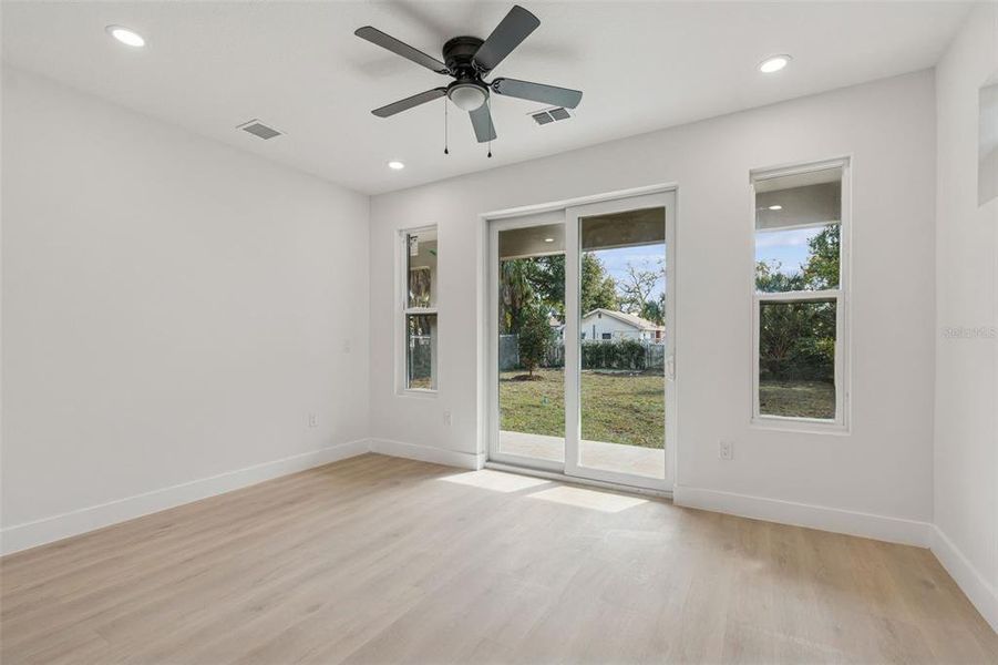 Spacious, unfurnished interior of a new home in , Tampa (Image 42).