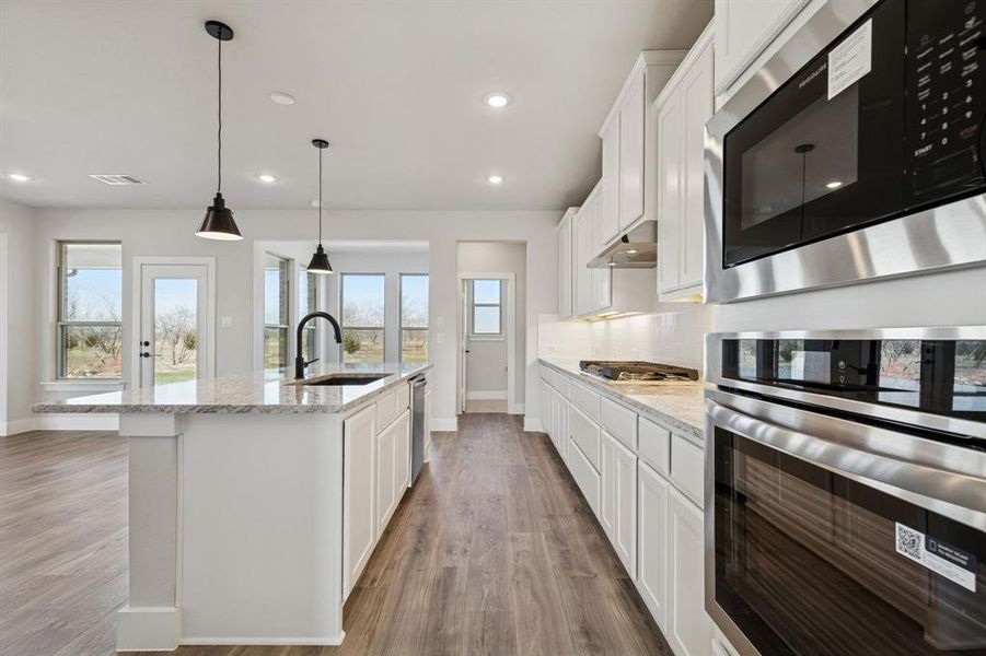 Furnished interior view inside a new home in Ellis Ranch Estates, Waxahachie (Image 9). Furnished interior view inside a new home in Ellis Ranch Estates, Waxahachie (Image 9).