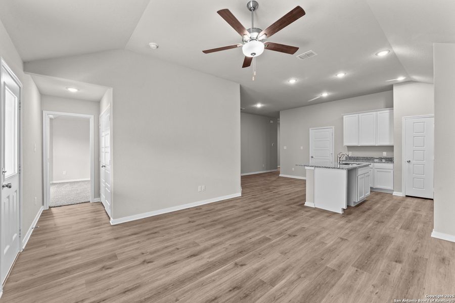 Spacious, unfurnished interior of a new home in Hunters Ranch, San Antonio (Image 22). Spacious, unfurnished interior of a new home in Hunters Ranch, San Antonio (Image 22).