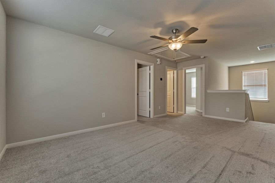 Spacious, unfurnished interior of a new home in The Highlands 40', Porter (Image 20).