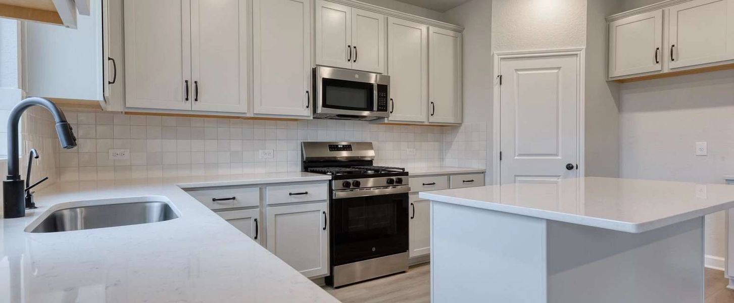 Representative furnished interior of a home built from the Laurel by Ashton Woods in Arcadia Ridge, San Antonio (Image 5).