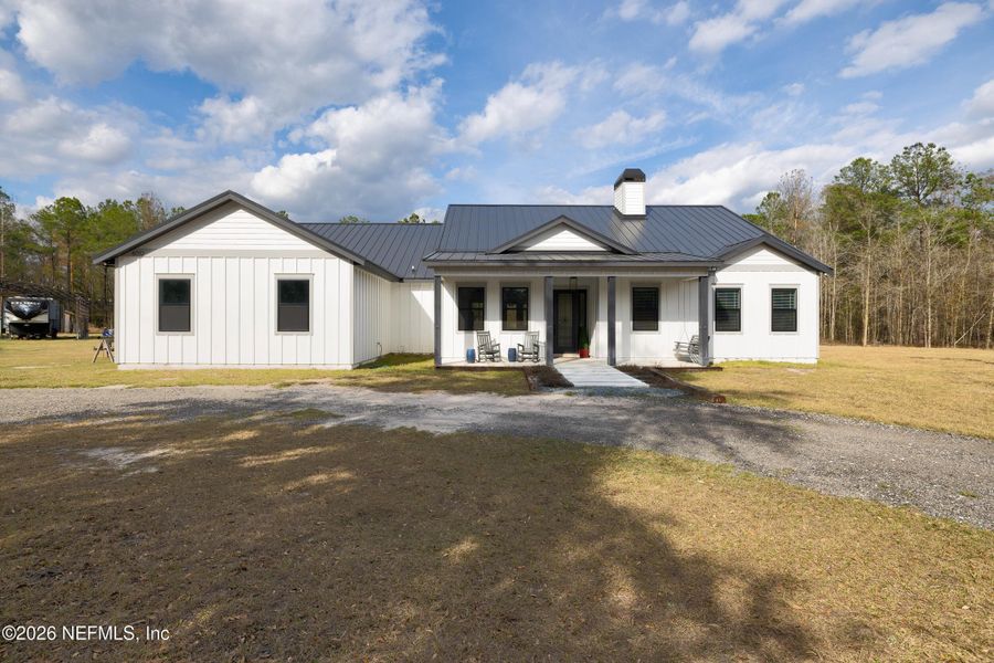 Exterior details and patio area of a home in , Jacksonville (Image 3).