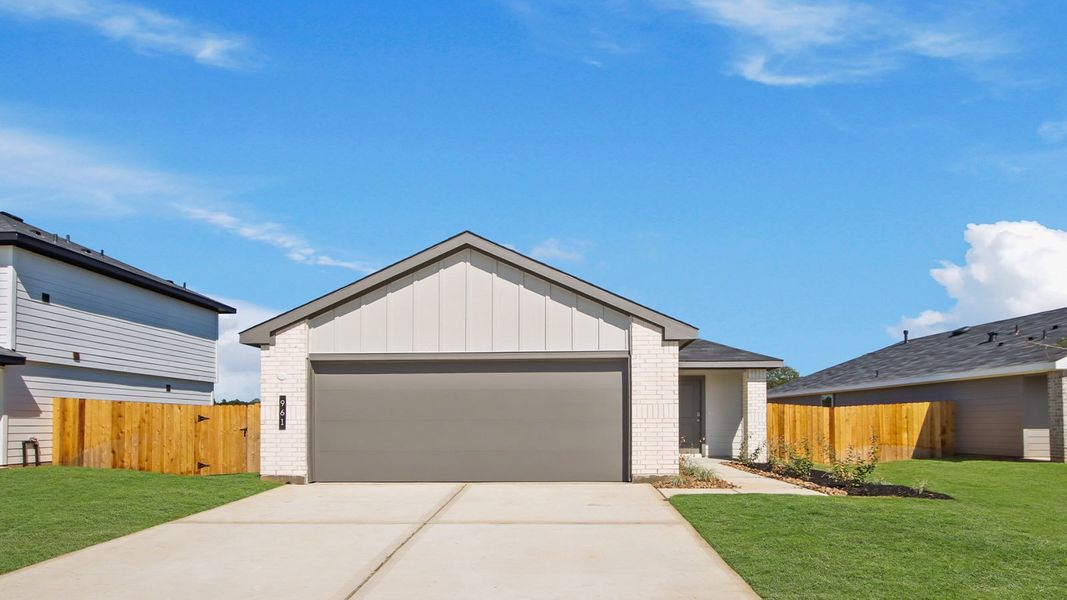Front exterior of a new home in Silverthorne, Conroe, TX, highlighting curb appeal (Image 1).
