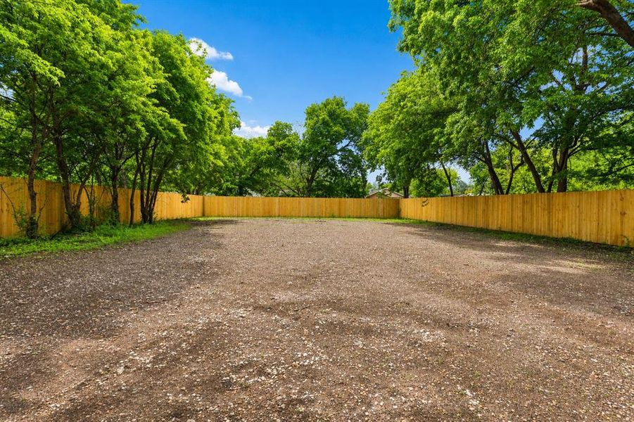 Exterior details and patio area of a home in , Dallas (Image 4).