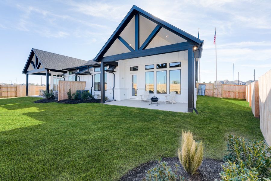 Representative exterior details of a home built from the Messina by Beazer Homes in Bridgeland, Cypress (Image 4).