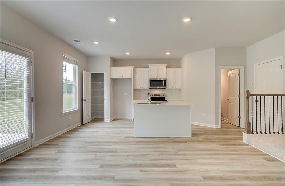 Spacious, unfurnished interior of a new home in Chapel Hill, Newnan (Image 14).