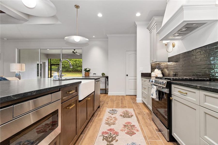 Furnished interior view inside a new home in , Lakeland (Image 12).