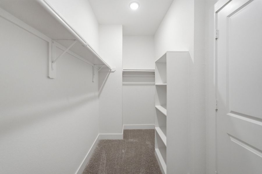 Spacious, unfurnished interior of a new home in Bay Creek, Baytown (Image 25).