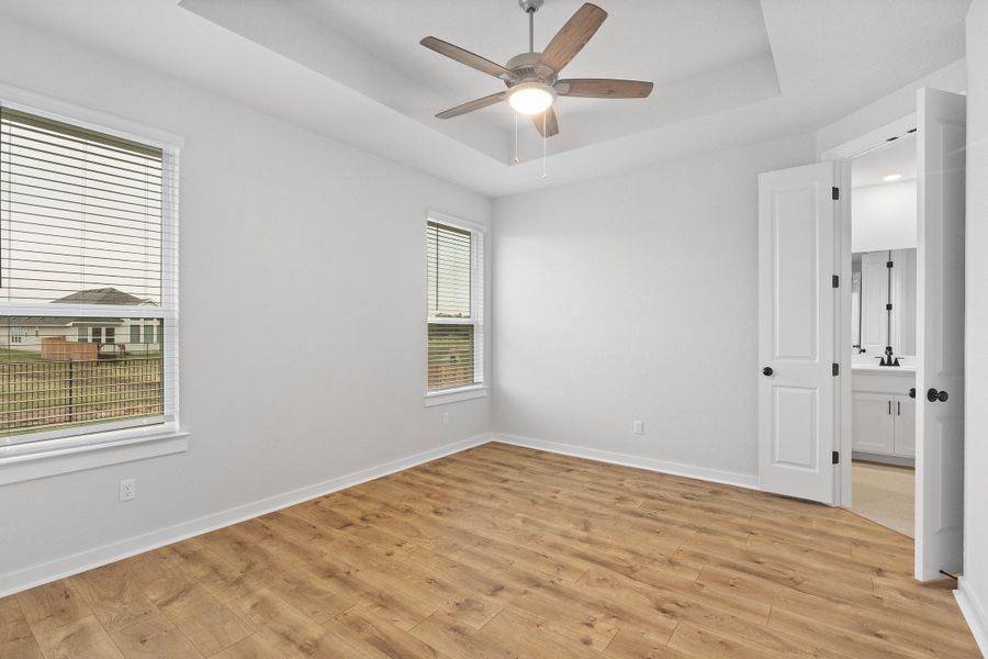 Spacious, unfurnished interior of a new home in Highland Village, Georgetown (Image 21).