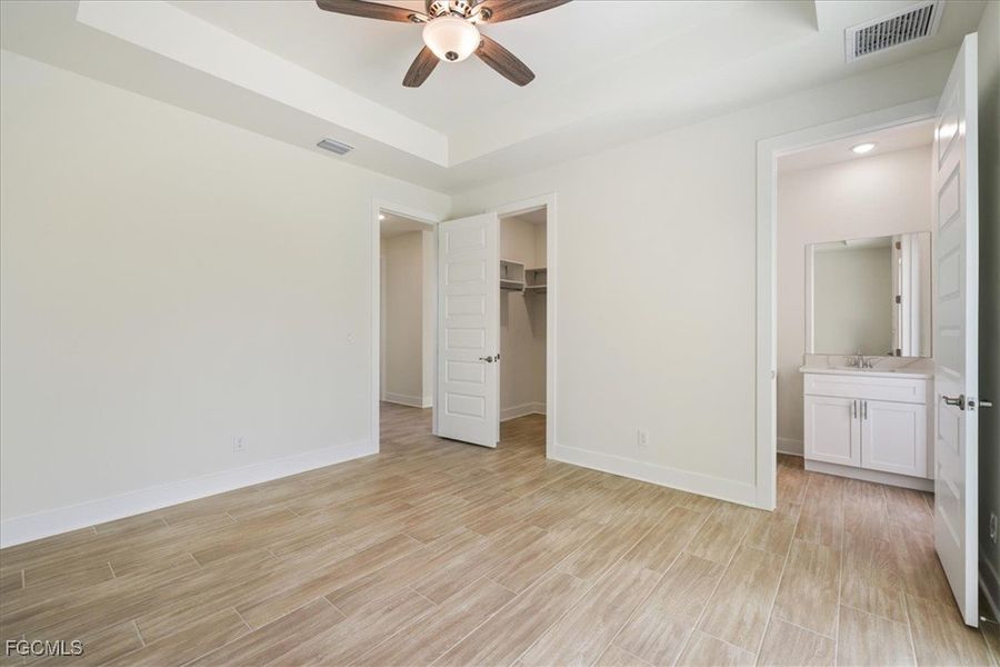 Spacious, unfurnished interior of a new home in Cape Coral, Cape Coral (Image 39).