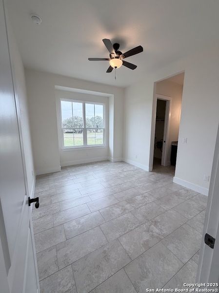 Spacious, unfurnished interior of a new home in , Floresville (Image 20).
