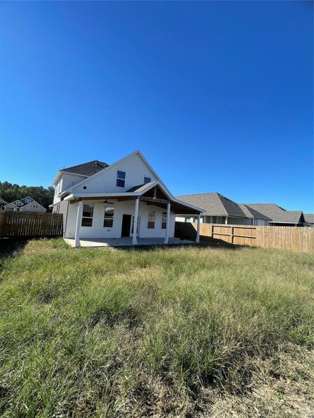 Exterior details and patio area of a home in , Anahuac (Image 1).