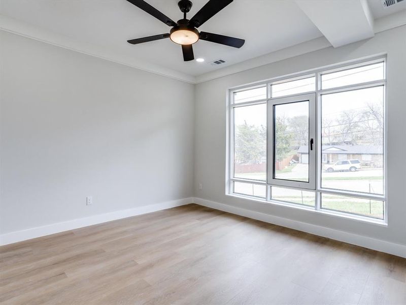 Spacious, unfurnished interior of a new home in , Grand Prairie (Image 28).
