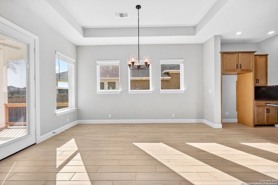 Spacious, unfurnished interior of a new home in Davis Ranch 60', San Antonio (Image 27).