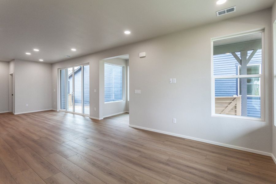 Spacious, unfurnished interior of a new home in Trailside, Timnath (Image 32).