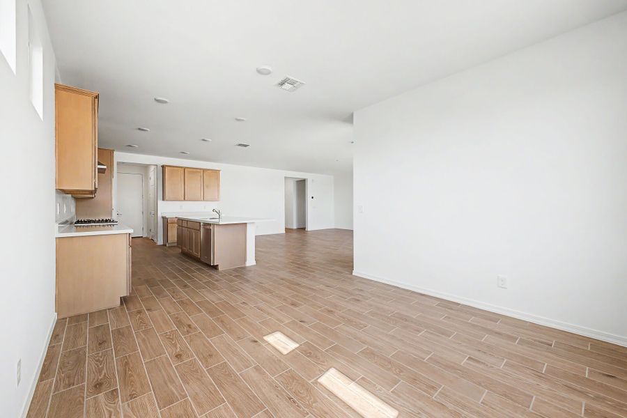Spacious, unfurnished interior of a new home in White Tank Vistas, Waddell (Image 8). Spacious, unfurnished interior of a new home in White Tank Vistas, Waddell (Image 8).