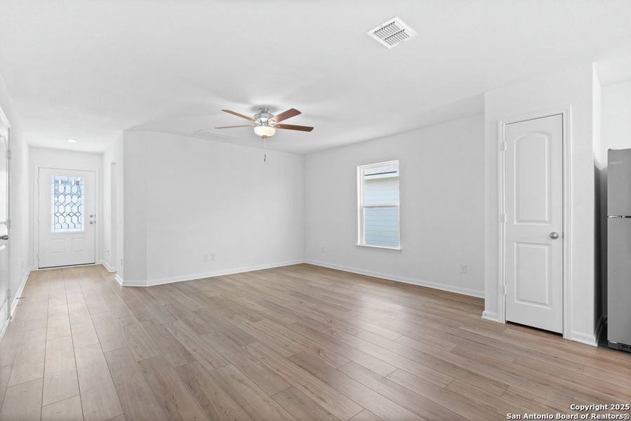 Spacious, unfurnished interior of a new home in Savannah Place, San Antonio (Image 15). Spacious, unfurnished interior of a new home in Savannah Place, San Antonio (Image 15).