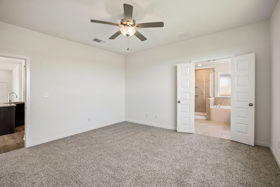 Spacious, unfurnished interior of a new home in Rancho San Gabriel, Georgetown (Image 28).