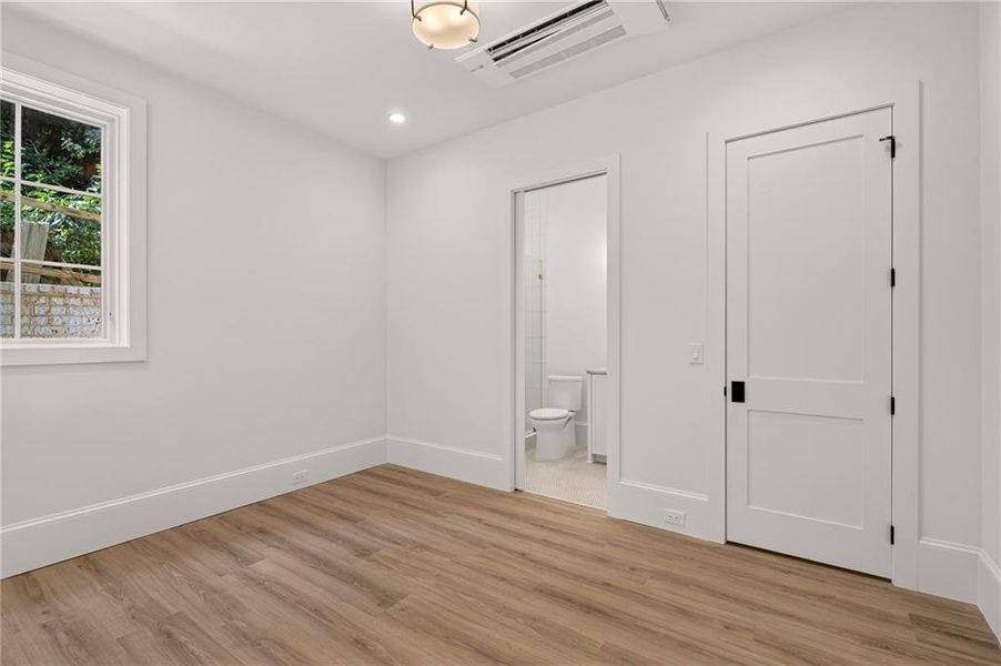 Spacious, unfurnished interior of a new home in , Atlanta (Image 70). Spacious, unfurnished interior of a new home in , Atlanta (Image 70).