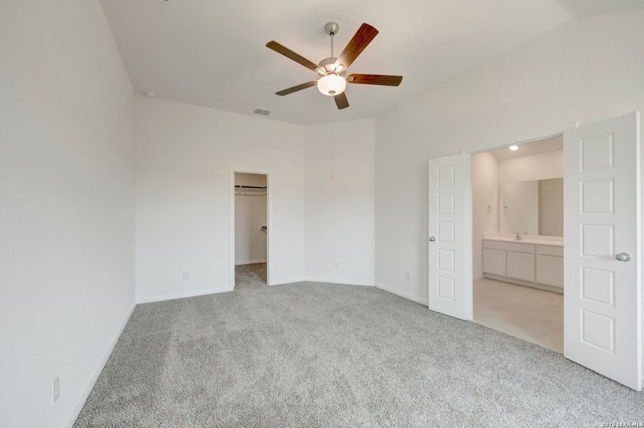 Spacious, unfurnished interior of a new home in Greenspoint Heights, Seguin (Image 17).