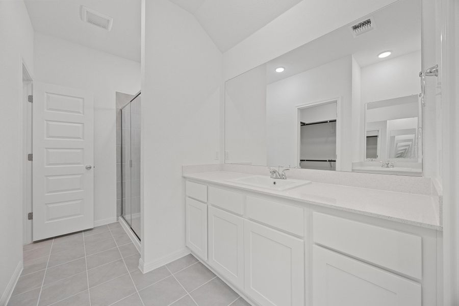 Furnished interior view inside a new home in Trinity Ranch, Elgin (Image 11).