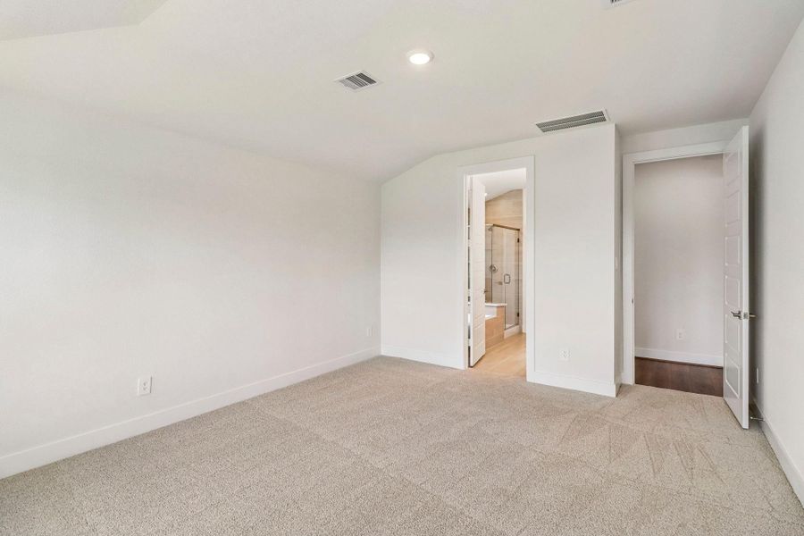 Spacious, unfurnished interior of a new home in Sanford Farms - Classic Series, Waller (Image 33).