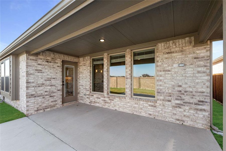 Exterior details and patio area of a home in Villages of Walnut Grove, Midlothian (Image 3).