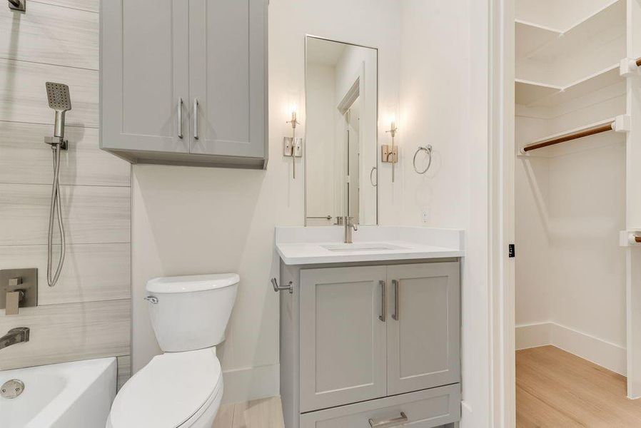 full private ensuite bathroom for bedroom 3