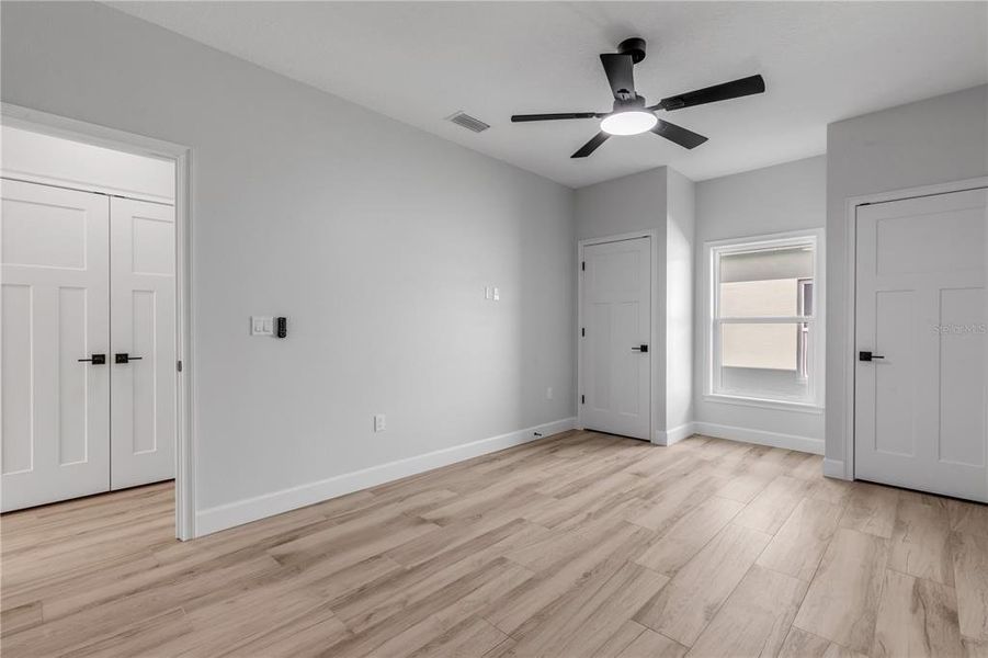 Spacious, unfurnished interior of a new home in , Oak Hill (Image 37).