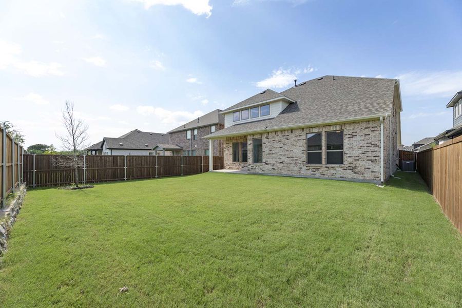 Exterior details and patio area of a home in Meadow Run, Melissa (Image 4).