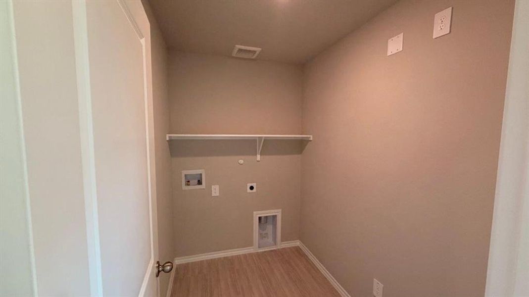 Spacious, unfurnished interior of a new home in Rosewood at Beltmill, Fort Worth (Image 12).