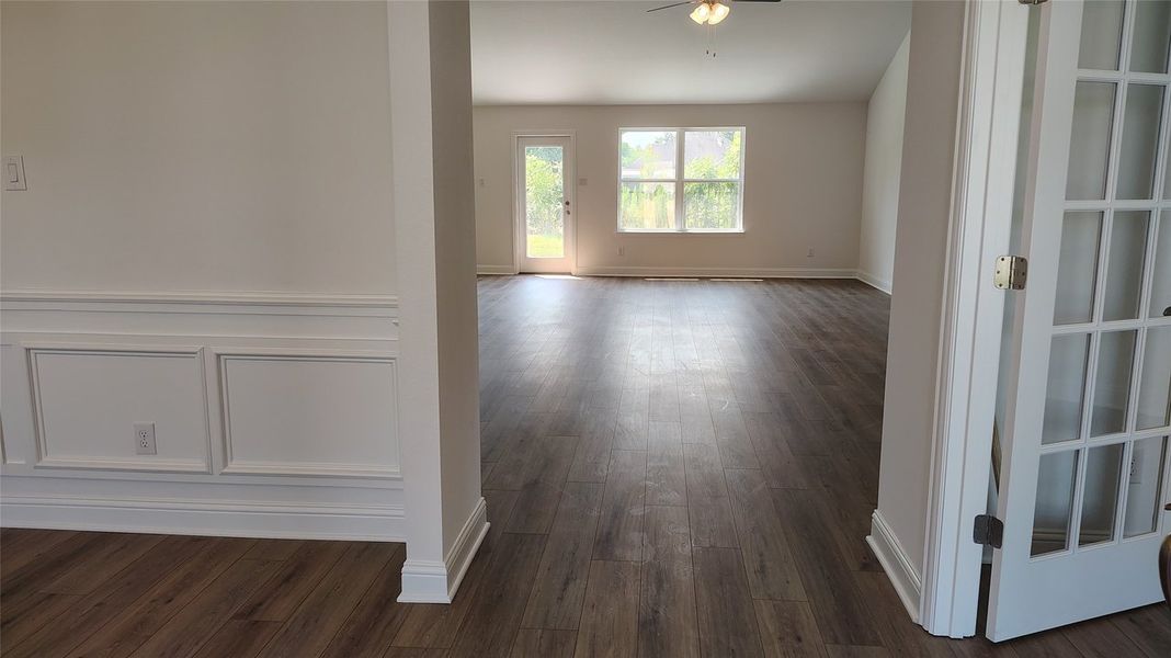 Spacious, unfurnished interior of a new home in Greystone, Angleton (Image 9).